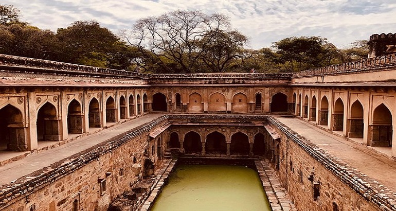 Delhi Archeological Sites Tour